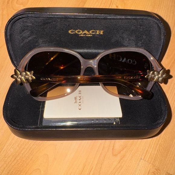 Coach Sunglasses- Integration Flower - Picture 4 of 4